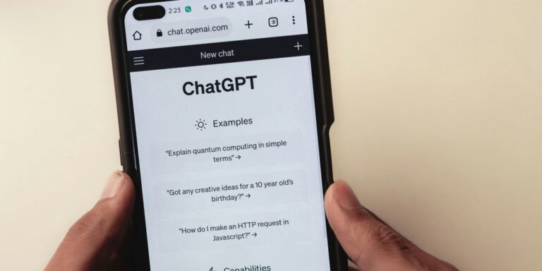 ChatGPT vs Chatbots: Understanding the Key Differences